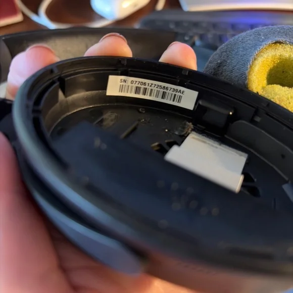 Bose QuietComfort 35 (Series I) Wireless Headphones, Noise Cancelling - Black - Picture 7 of 7